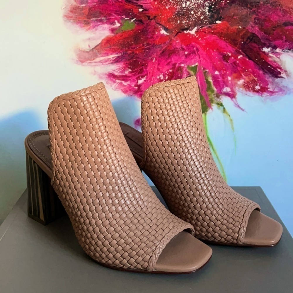 New Bcbgmaxazria Beige Fabiana Woven Nappa Sandal Us 6